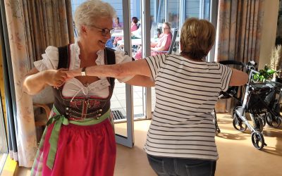„Ozapft is im Altenheim“                                                                                                            Senioren feiern das Oktoberfest auch mit 101 Jahren